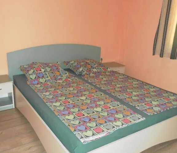 Mari Guest * Goldstrand